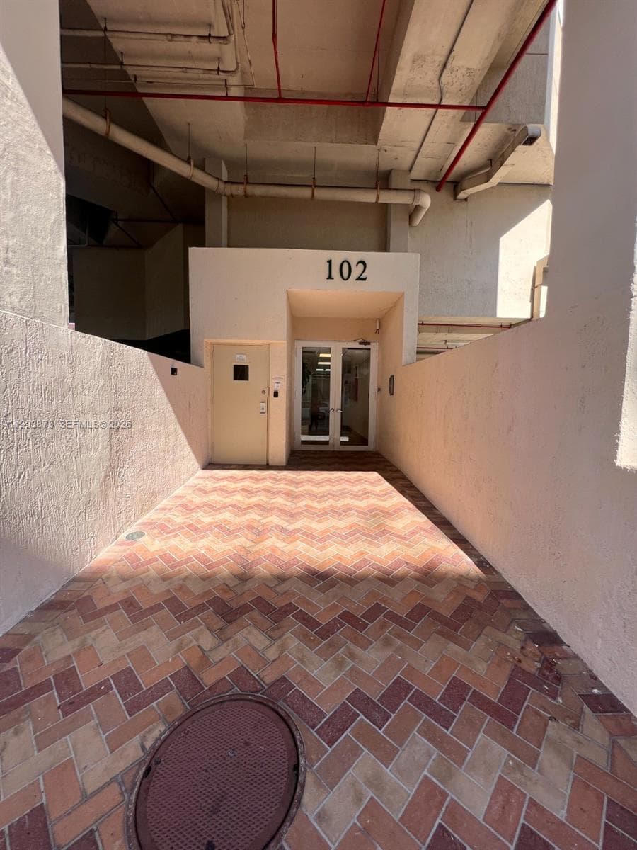 102 SW 6th ave # 508, Miami FL 33130 — 4