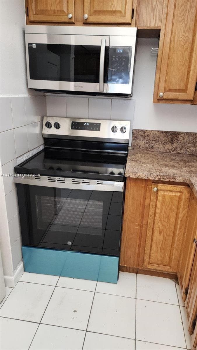 10000 NW 80th Ct # 2415, Hialeah Gardens FL 33016 — 5