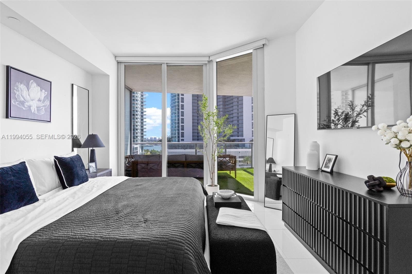 851 NE 1st Ave # 1205, Miami FL 33132 — 23