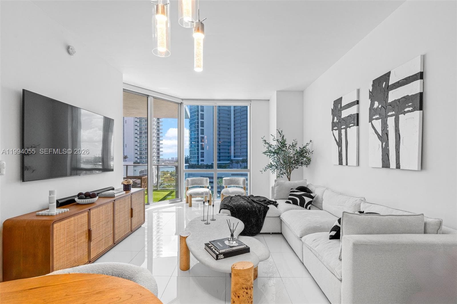 851 NE 1st Ave # 1205, Miami FL 33132 — 17