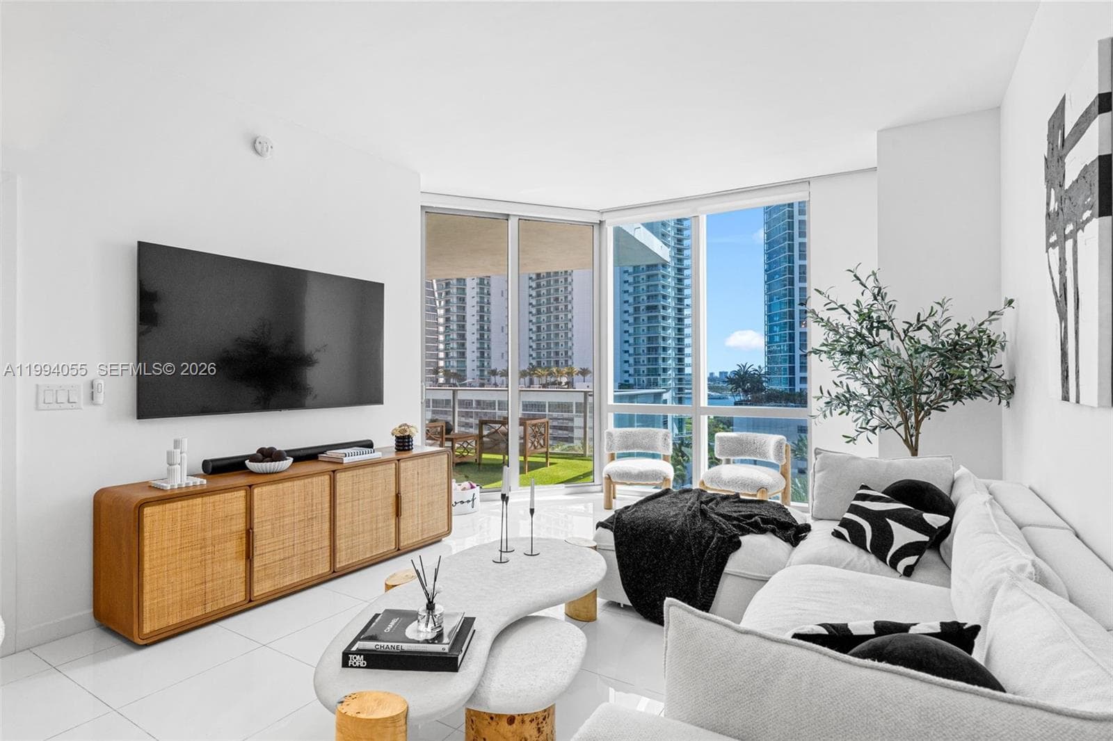851 NE 1st Ave # 1205, Miami FL 33132 — 16