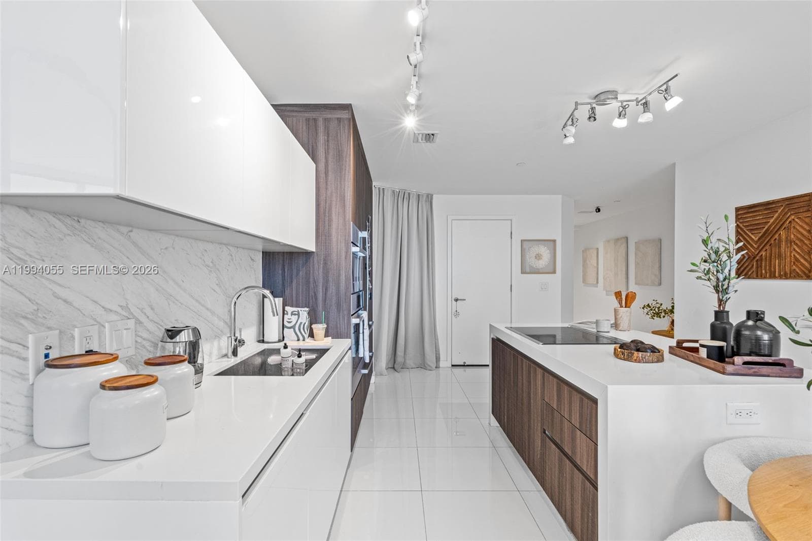 851 NE 1st Ave # 1205, Miami FL 33132 — 12