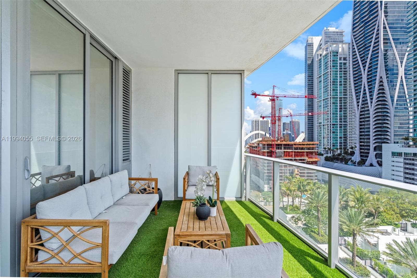 851 NE 1st Ave # 1205, Miami FL 33132 — 32