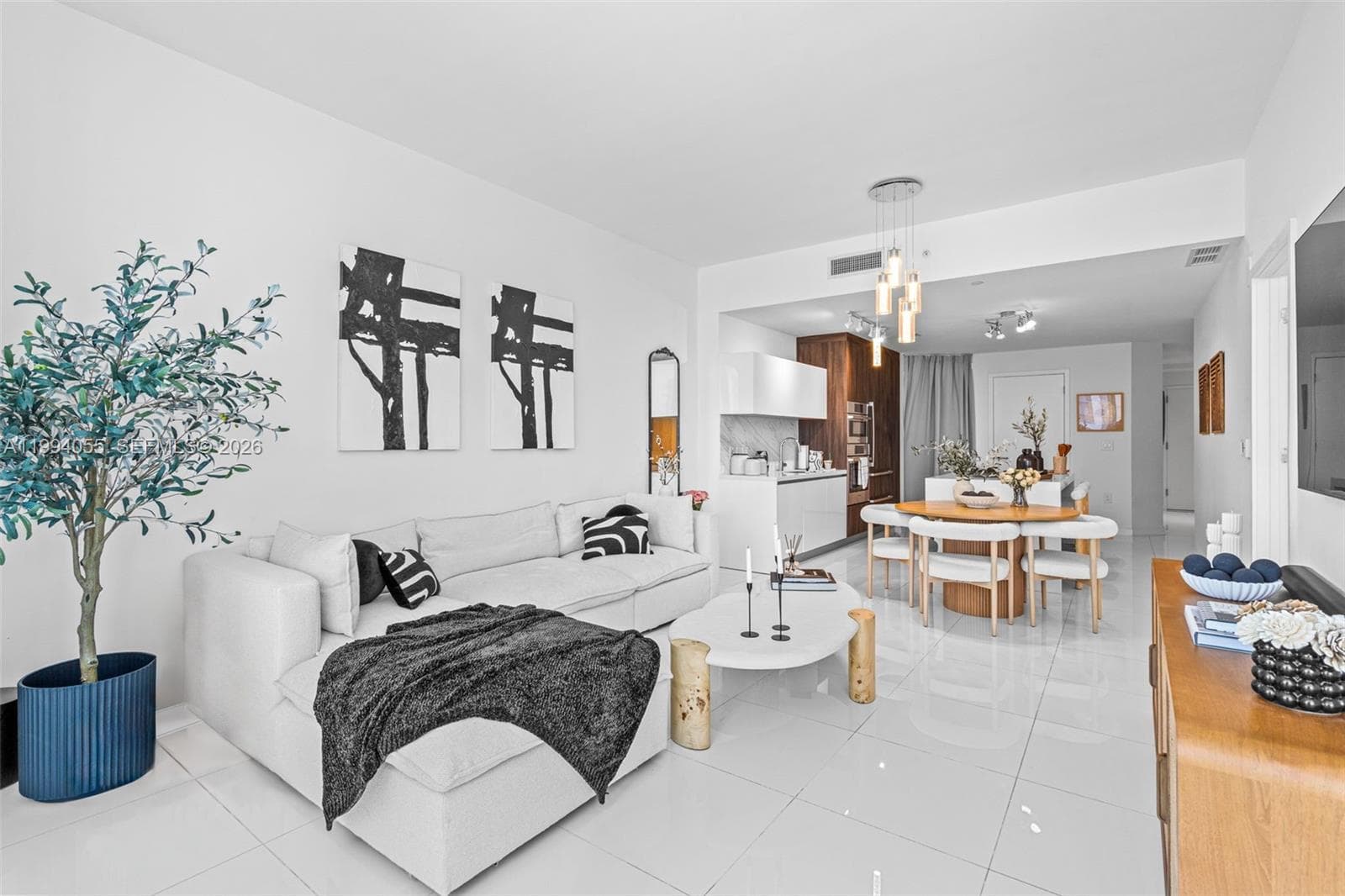 851 NE 1st Ave # 1205, Miami FL 33132 — 18