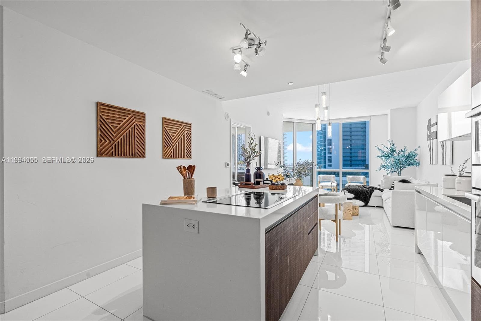 851 NE 1st Ave # 1205, Miami FL 33132 — 11