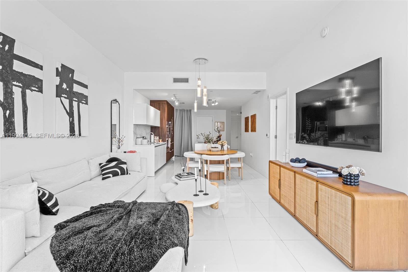 851 NE 1st Ave # 1205, Miami FL 33132 — 19