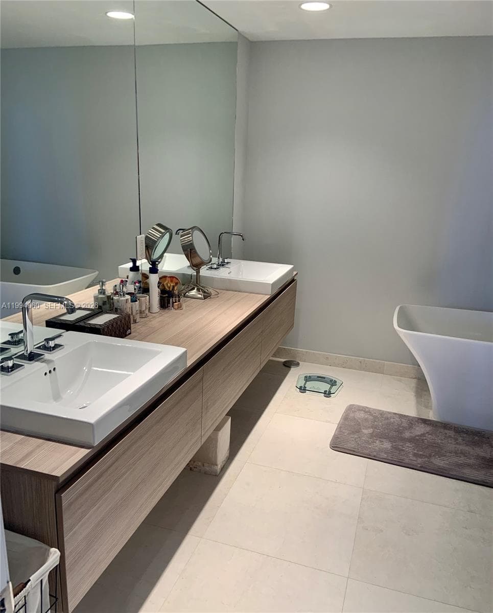 17301 Biscayne Blvd # 1602, North Miami Beach FL 33160 — 15