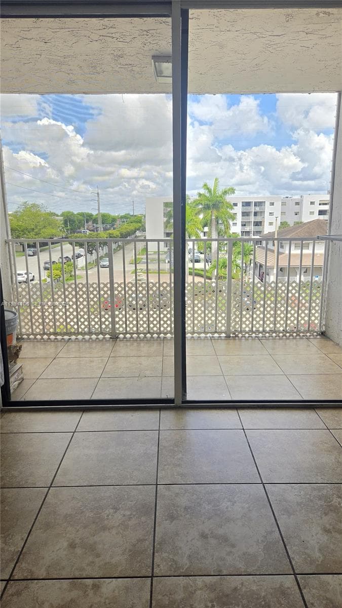 8075 NW 7th St # 401, Miami FL 33126 — 20