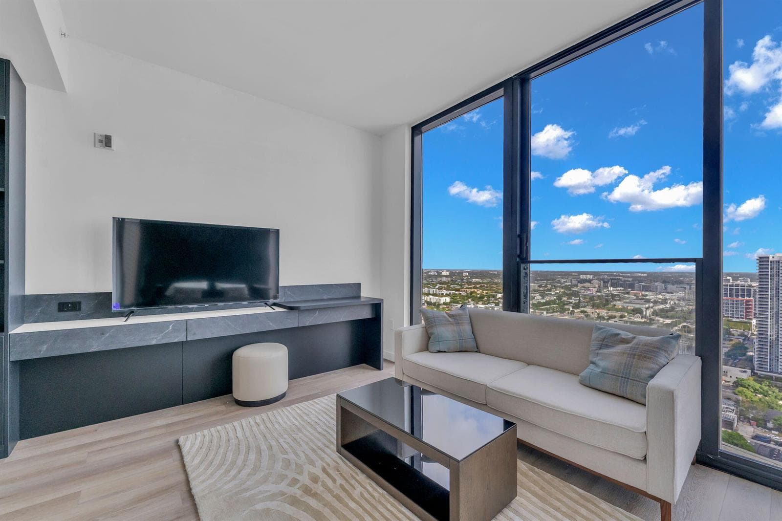 20 NE 11th Street # 3205, Miami FL 33132 — 4