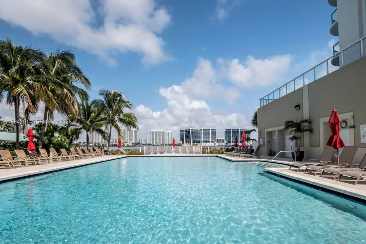 Marina Bay Club Condo Hot, Sunny Isles Beach, FL — 2
