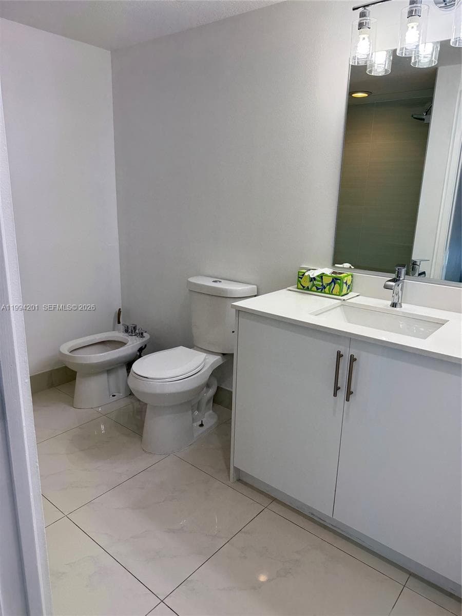 Marina Bay Club Condo Hot, Sunny Isles Beach, FL — 8