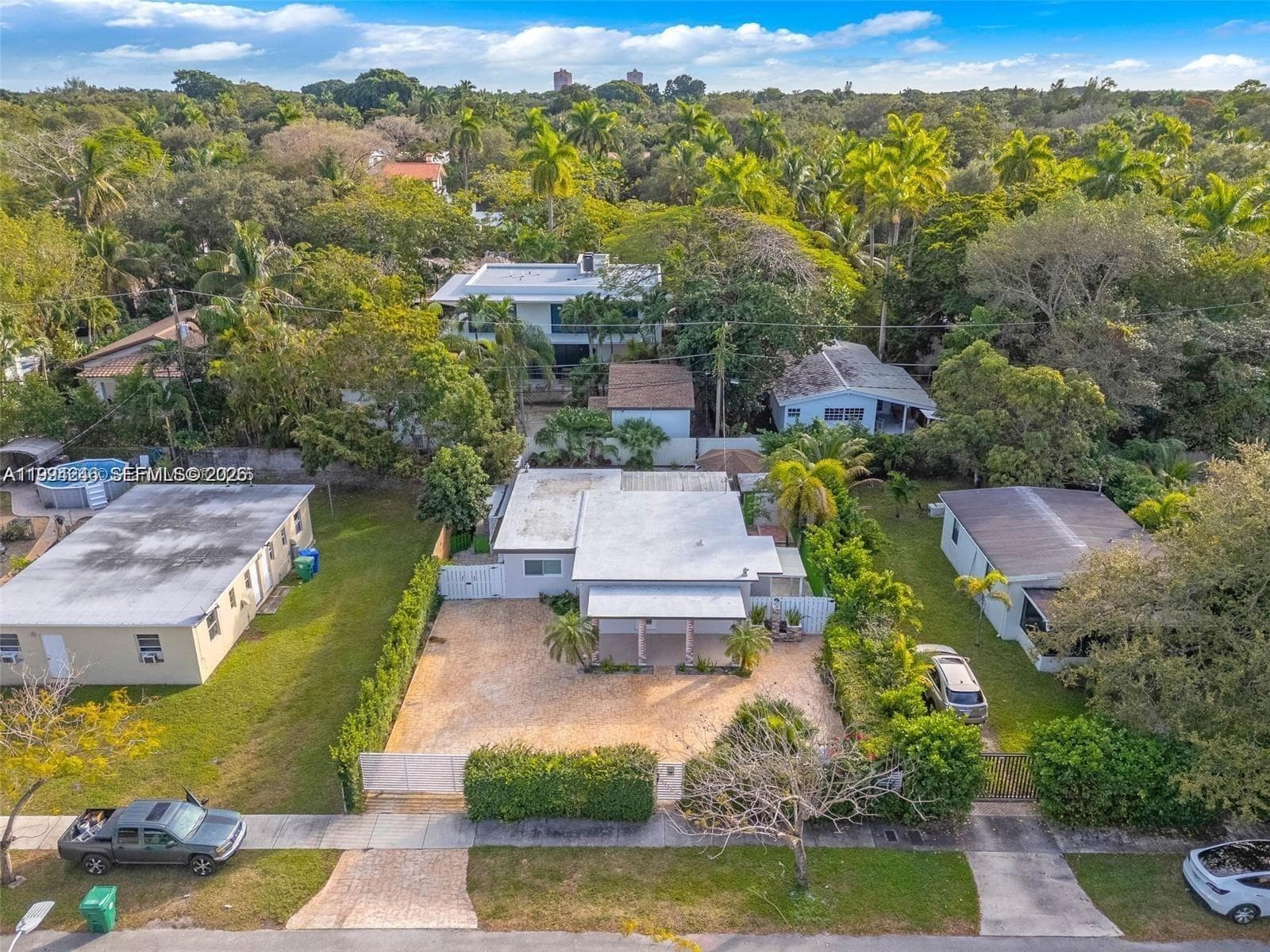 3800 Charles Ter, Miami FL 33133 — 16