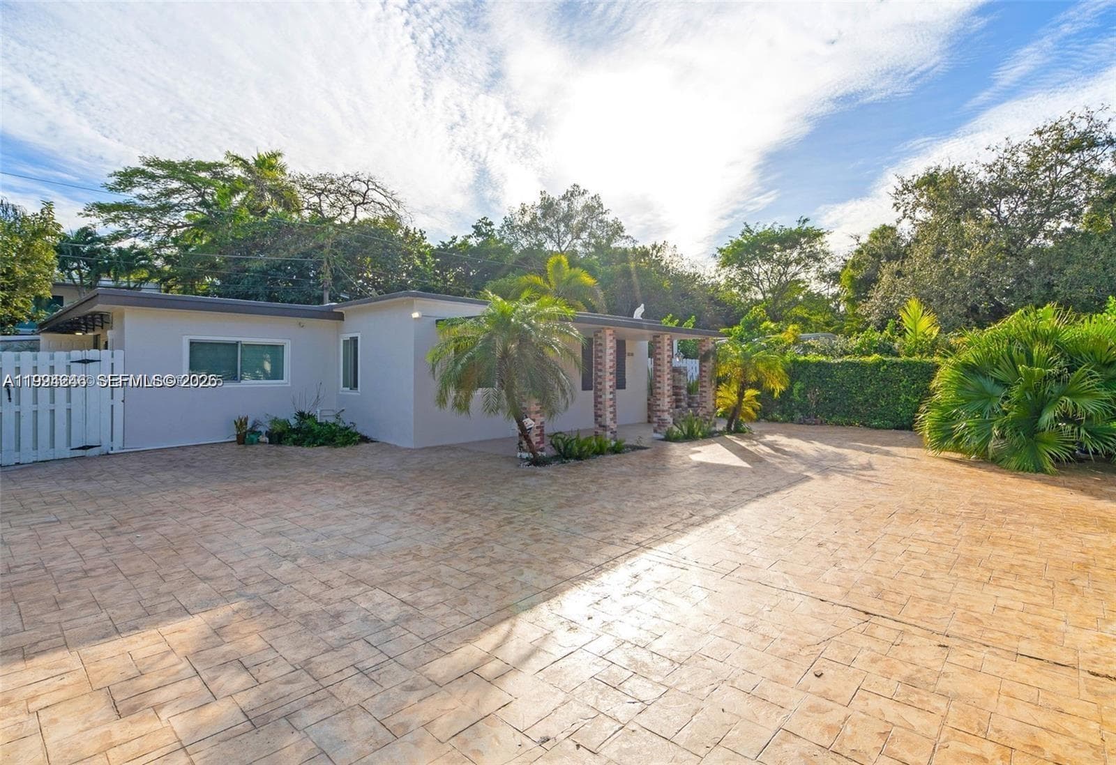 3800 Charles Ter, Miami FL 33133 — 1