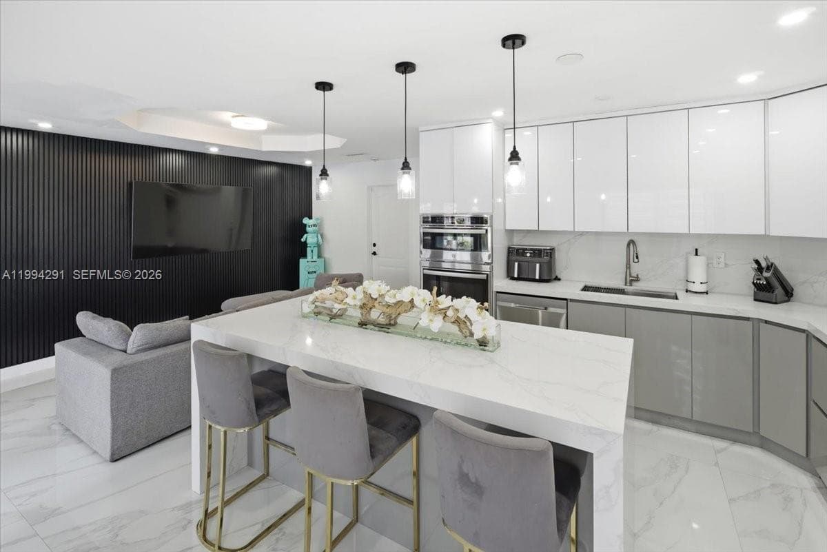 15763 SW 43rd St, Miami FL 33185 — 13