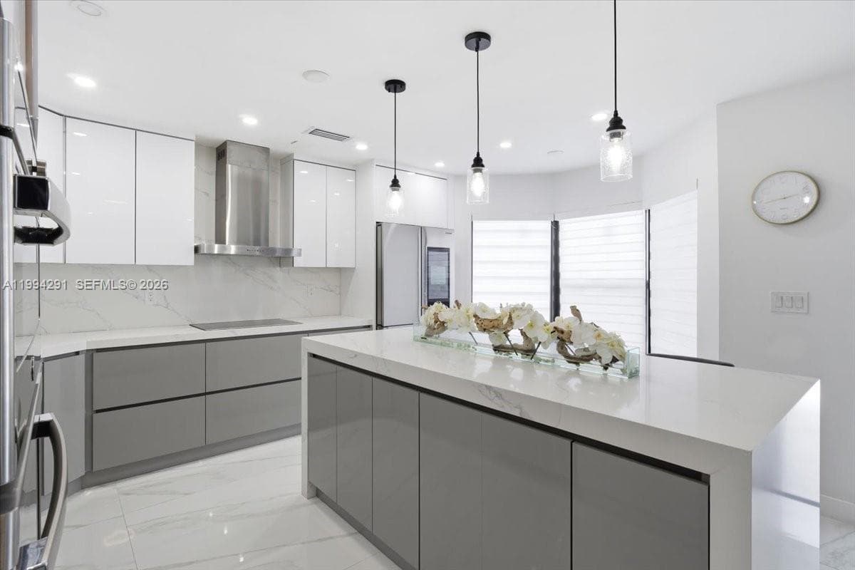 15763 SW 43rd St, Miami FL 33185 — 16