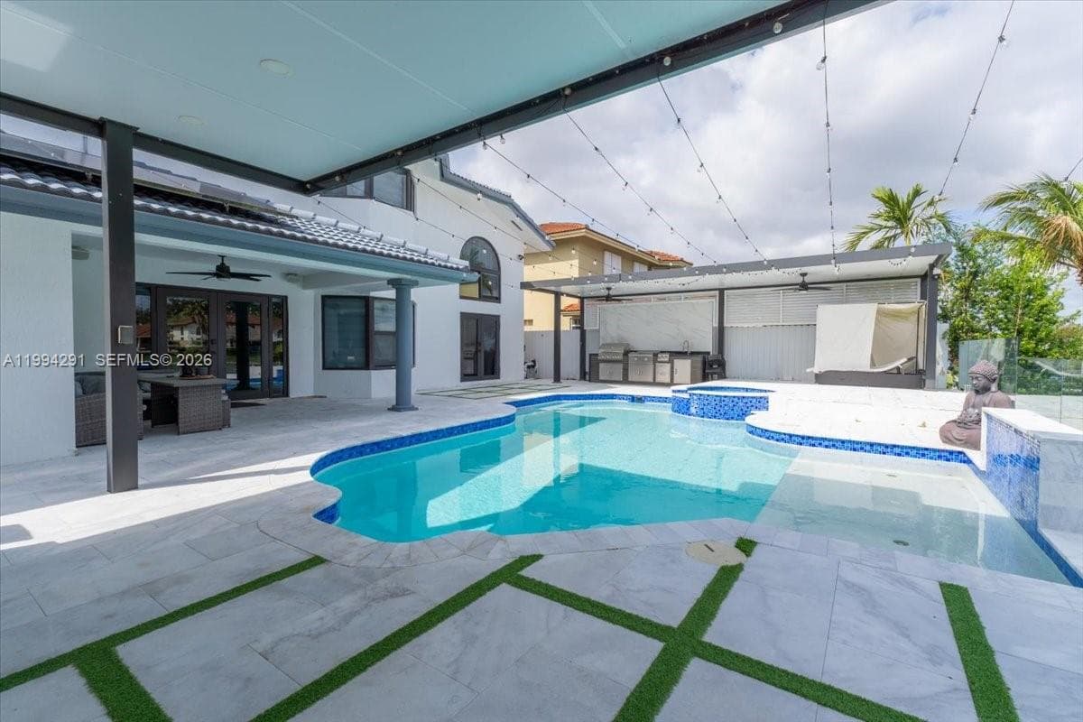 15763 SW 43rd St, Miami FL 33185 — 5