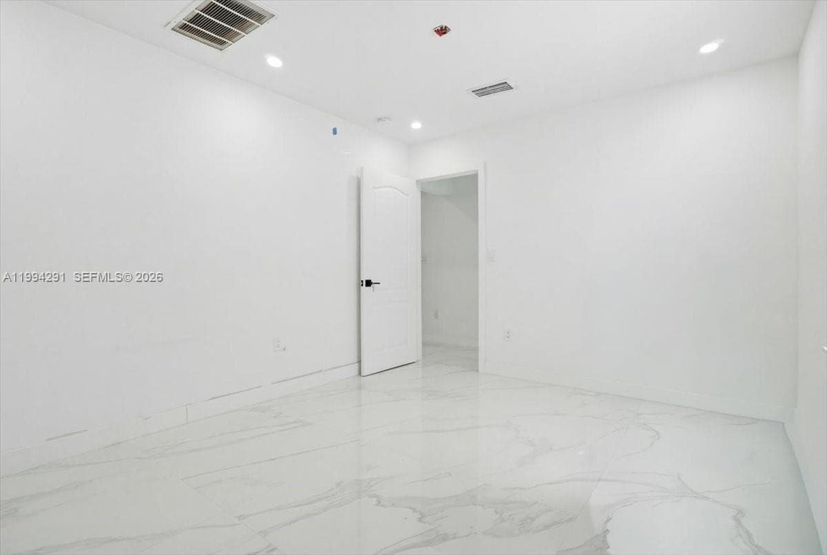 15763 SW 43rd St, Miami FL 33185 — 34