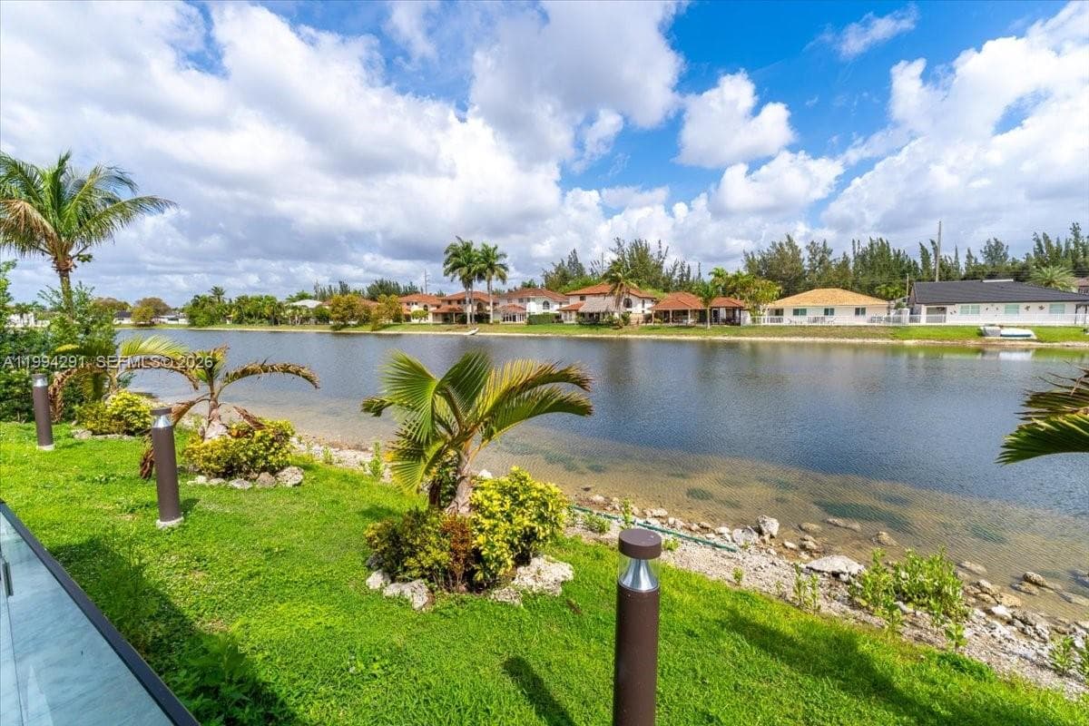 15763 SW 43rd St, Miami FL 33185 — 38