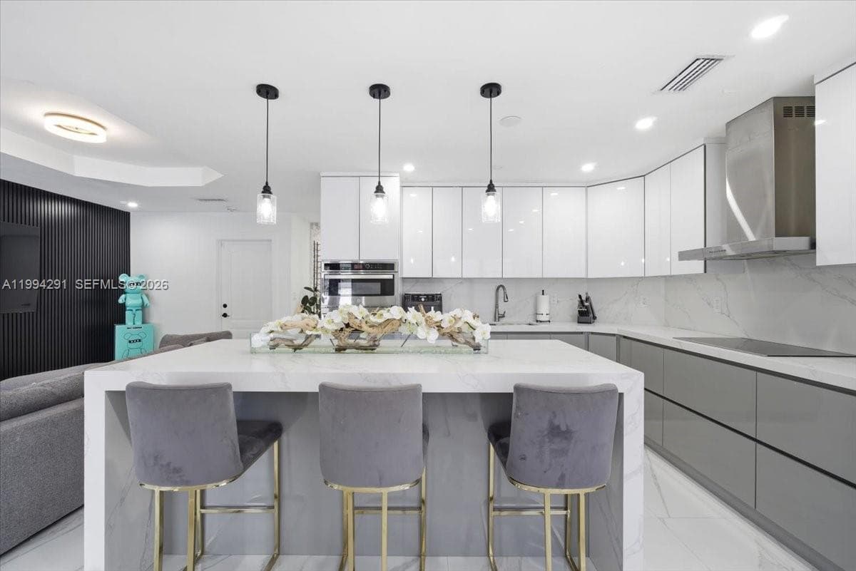 15763 SW 43rd St, Miami FL 33185 — 14