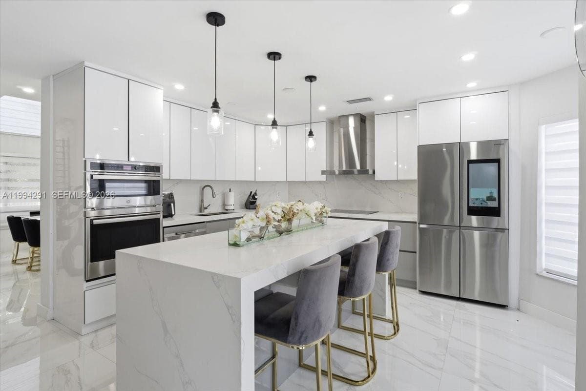 15763 SW 43rd St, Miami FL 33185 — 15