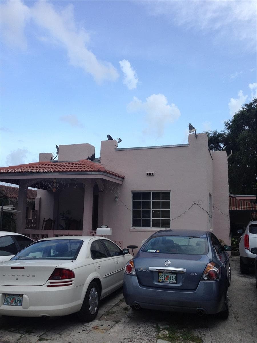 3674 SW 25th St, Miami FL 33133 — 5