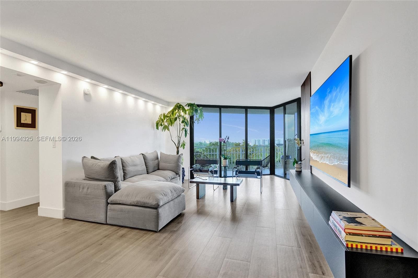 1000 Quayside Ter # 707, Miami FL 33138 — 2