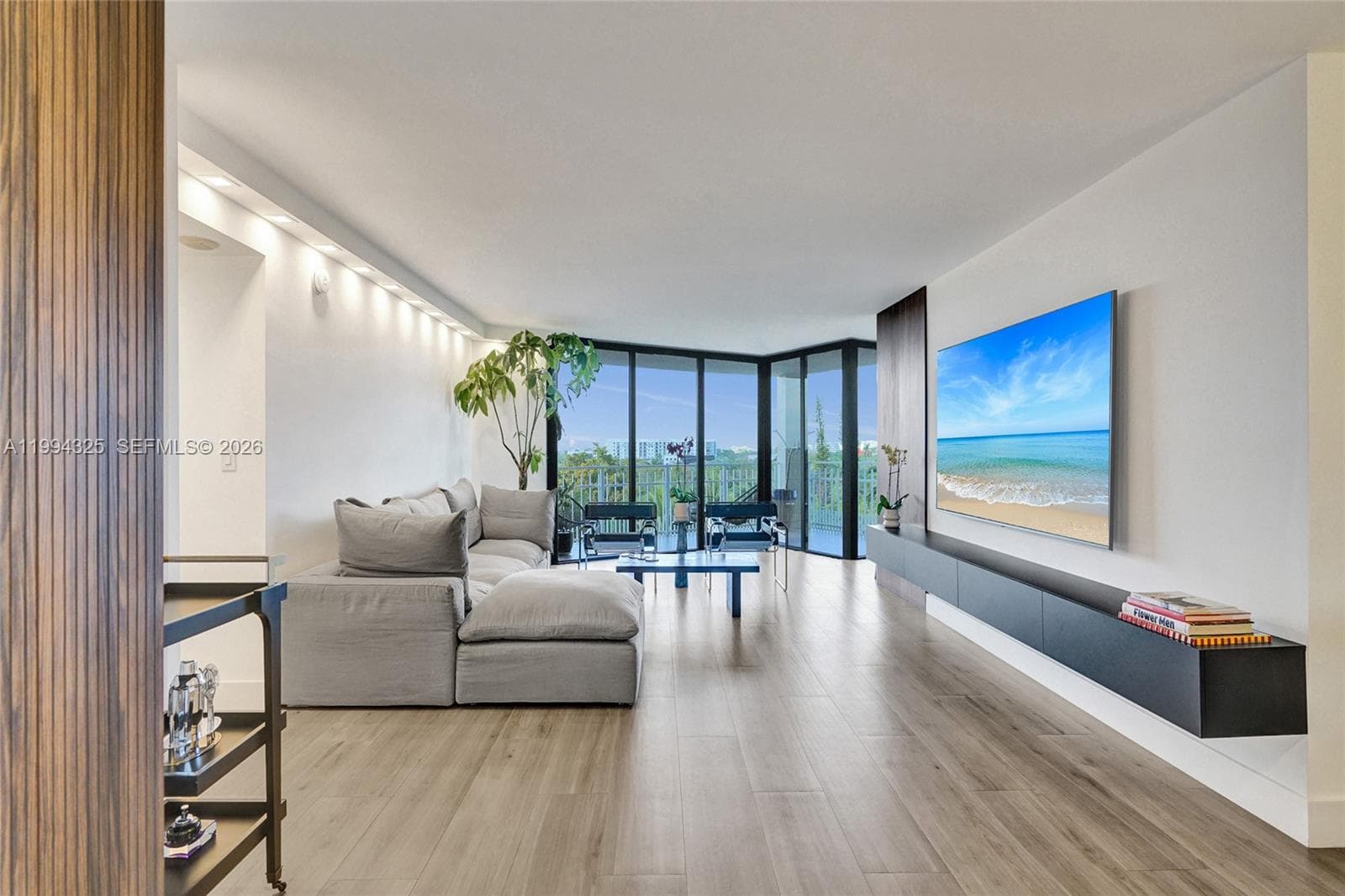 1000 Quayside Ter # 707, Miami FL 33138 — 1