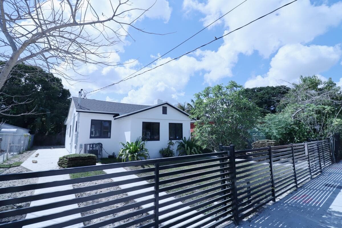 3040 NW 13th Avenue # 1, Miami FL 33142 — 2