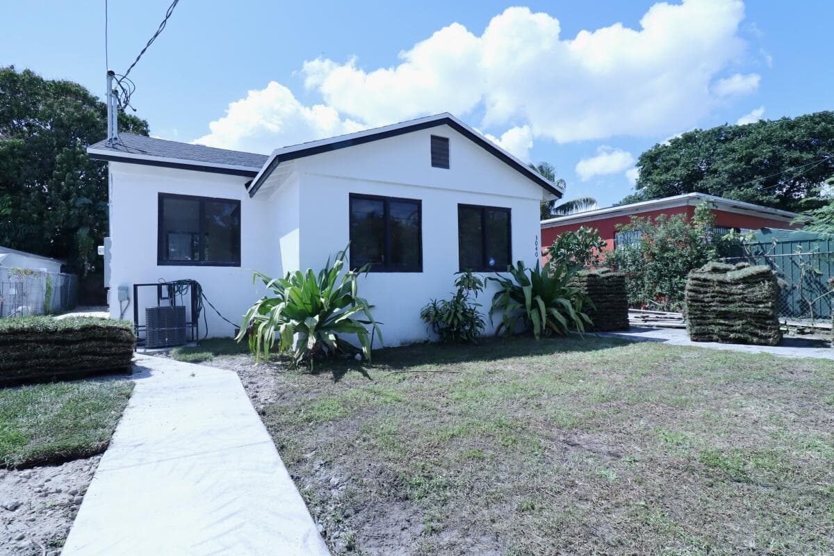 3040 NW 13th Avenue # 1, Miami FL 33142 — 1
