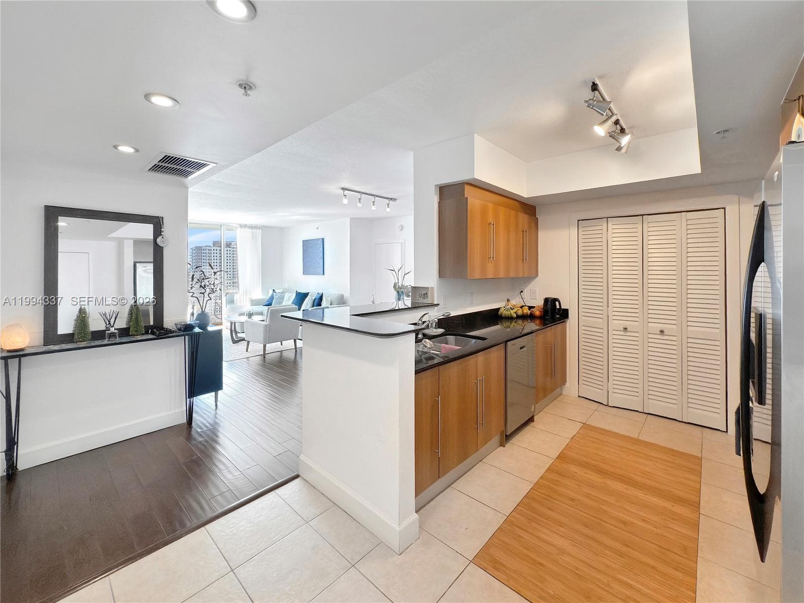 335 S Biscayne Blvd # 2905, Miami FL 33131 — 2