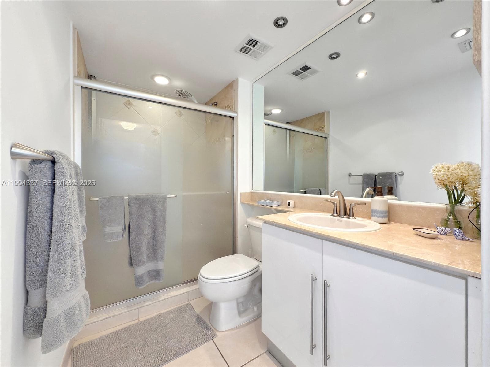 335 S Biscayne Blvd # 2905, Miami FL 33131 — 16
