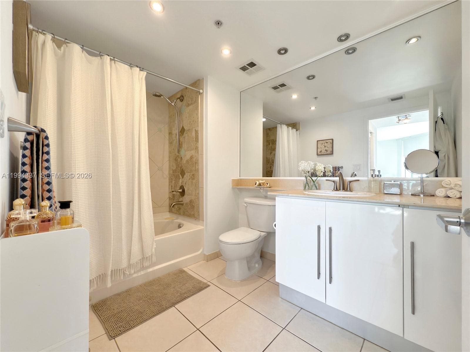 335 S Biscayne Blvd # 2905, Miami FL 33131 — 15