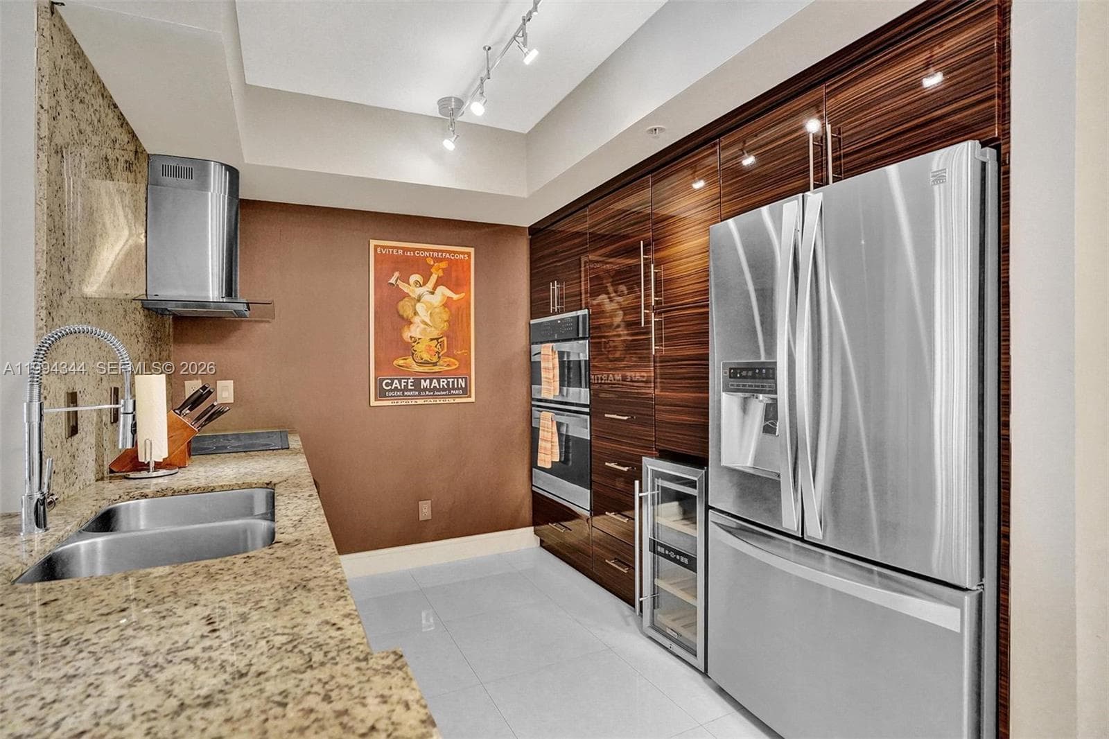 325 S Biscayne Blvd # 2519, Miami FL 33131 — 23