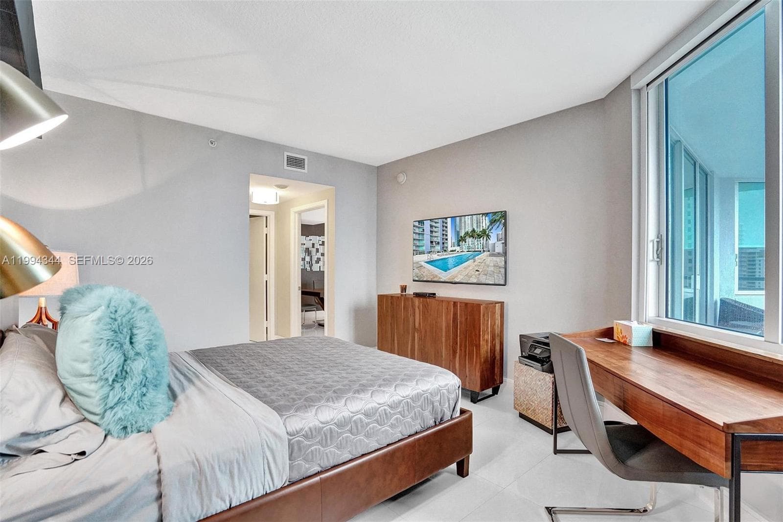325 S Biscayne Blvd # 2519, Miami FL 33131 — 17