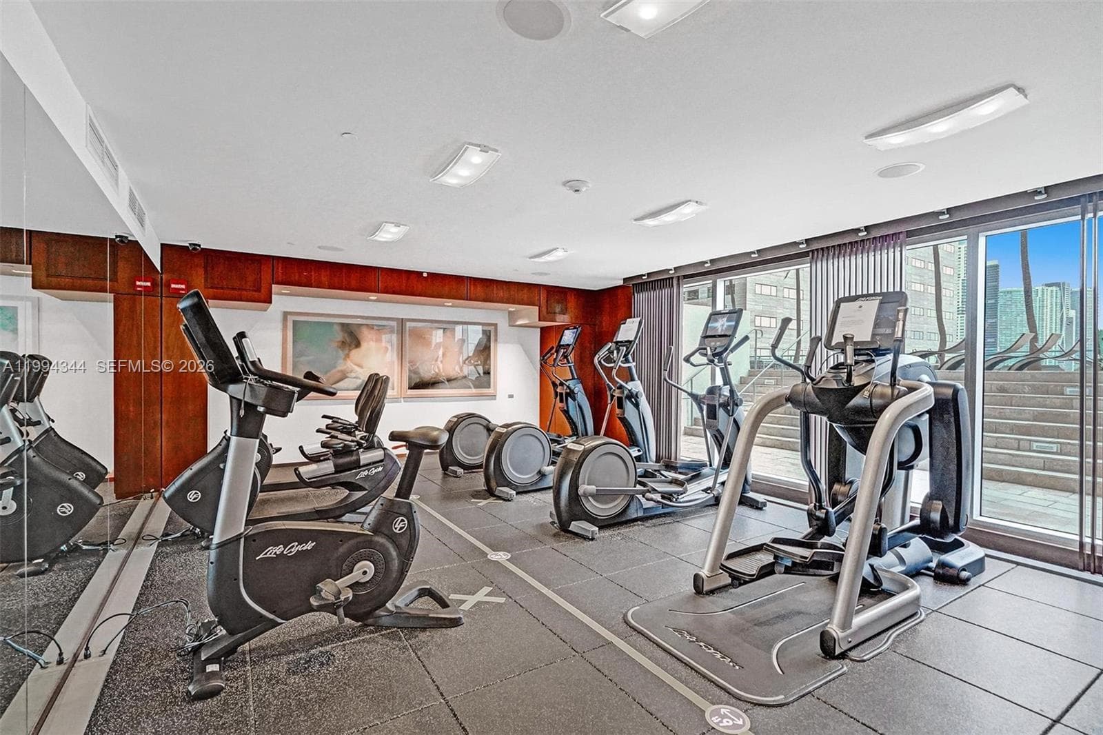 325 S Biscayne Blvd # 2519, Miami FL 33131 — 32