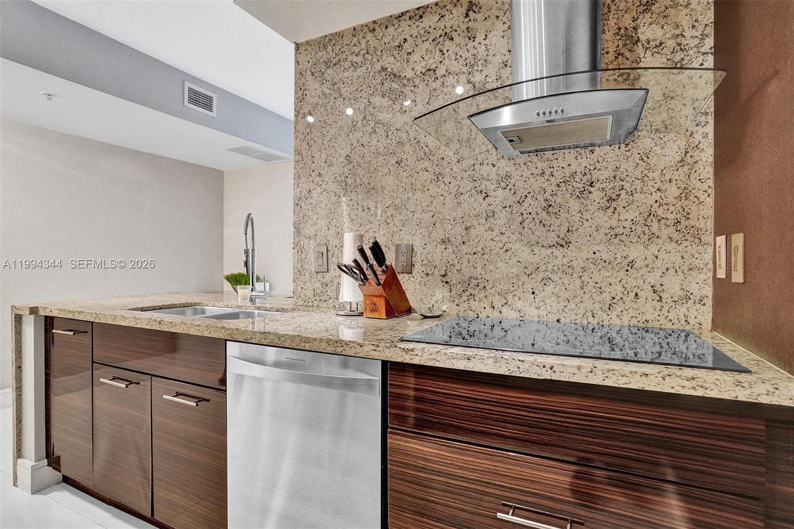 325 S Biscayne Blvd # 2519, Miami FL 33131 — 24