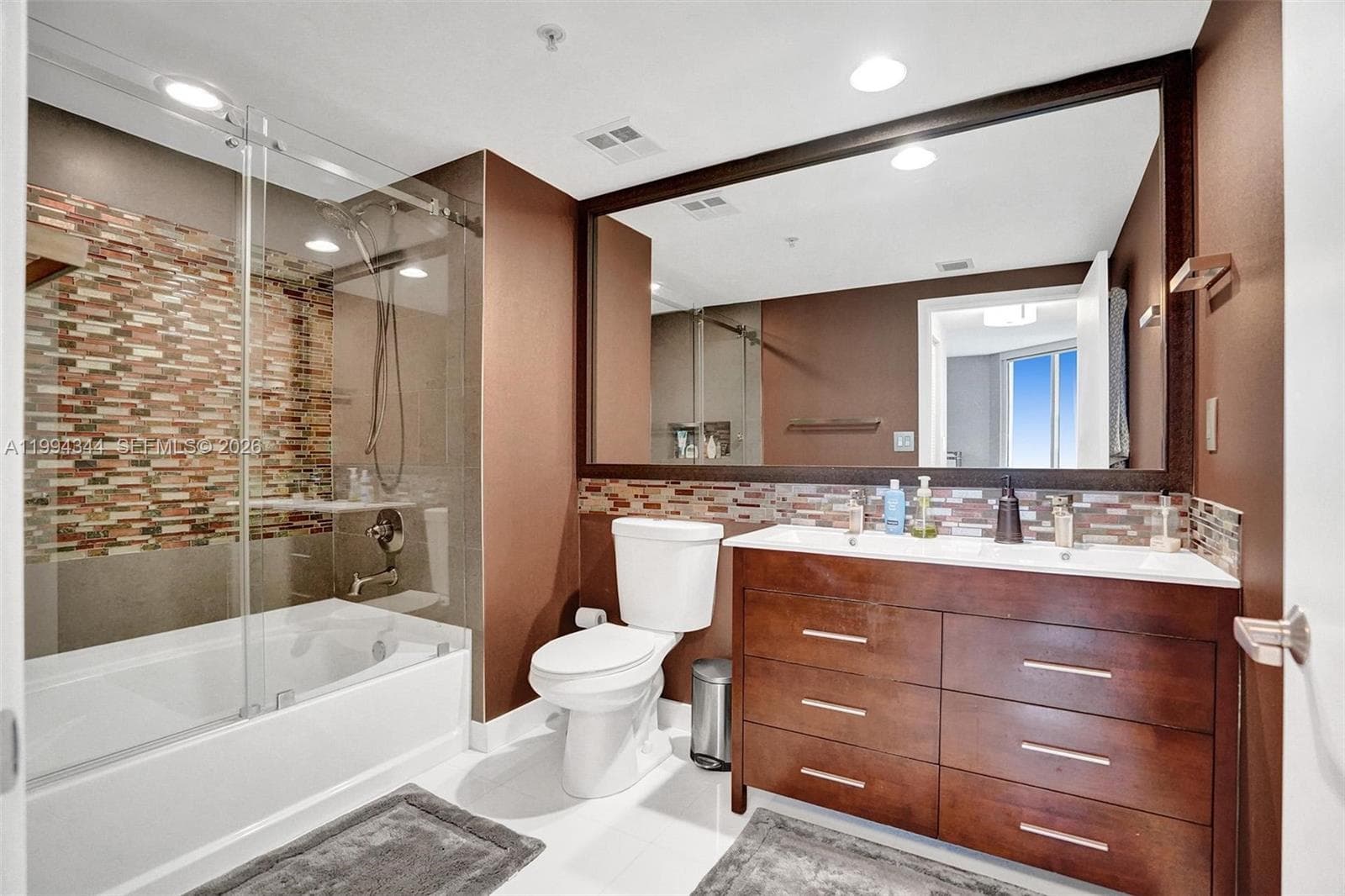 325 S Biscayne Blvd # 2519, Miami FL 33131 — 19