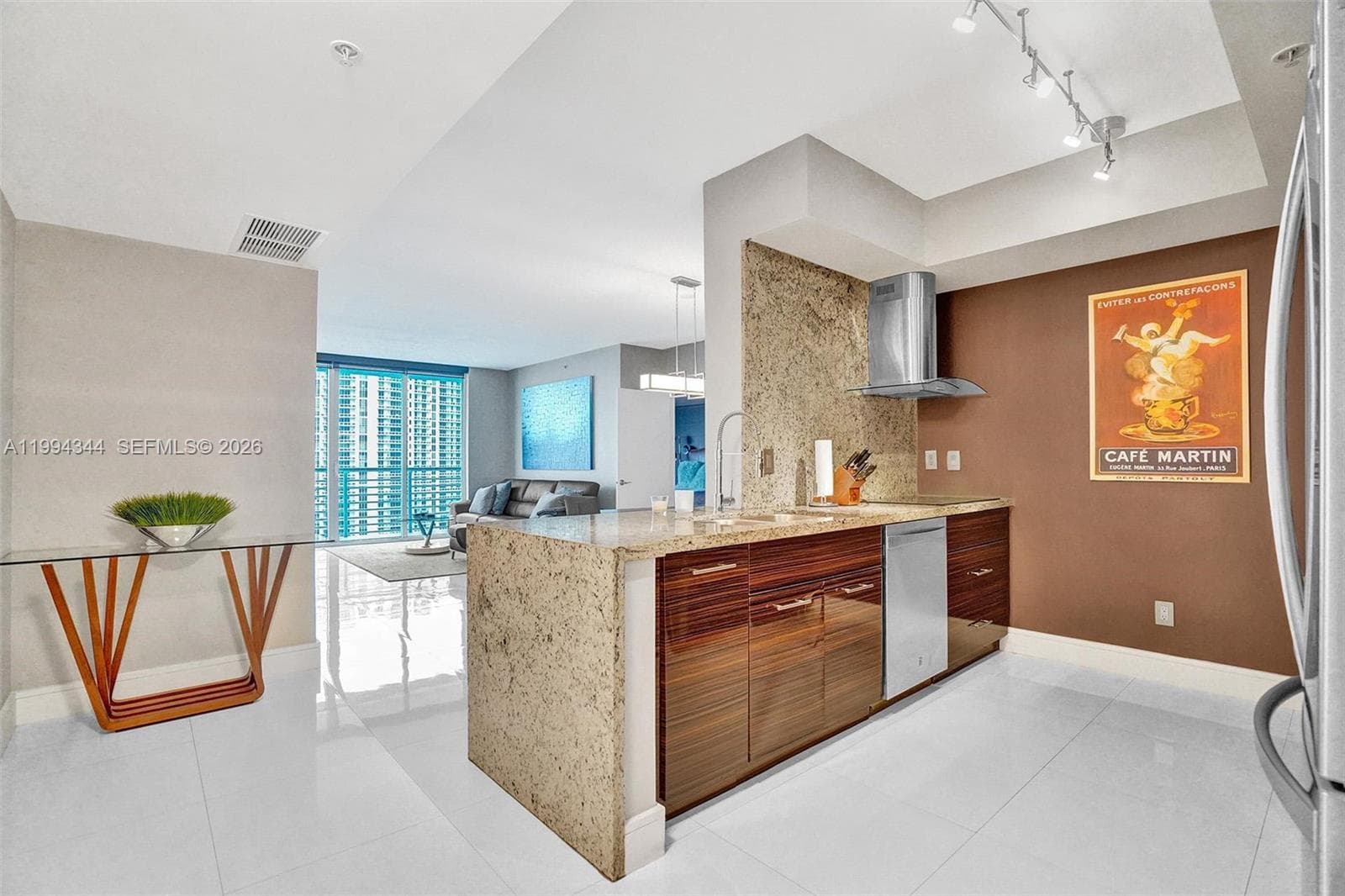 325 S Biscayne Blvd # 2519, Miami FL 33131 — 25