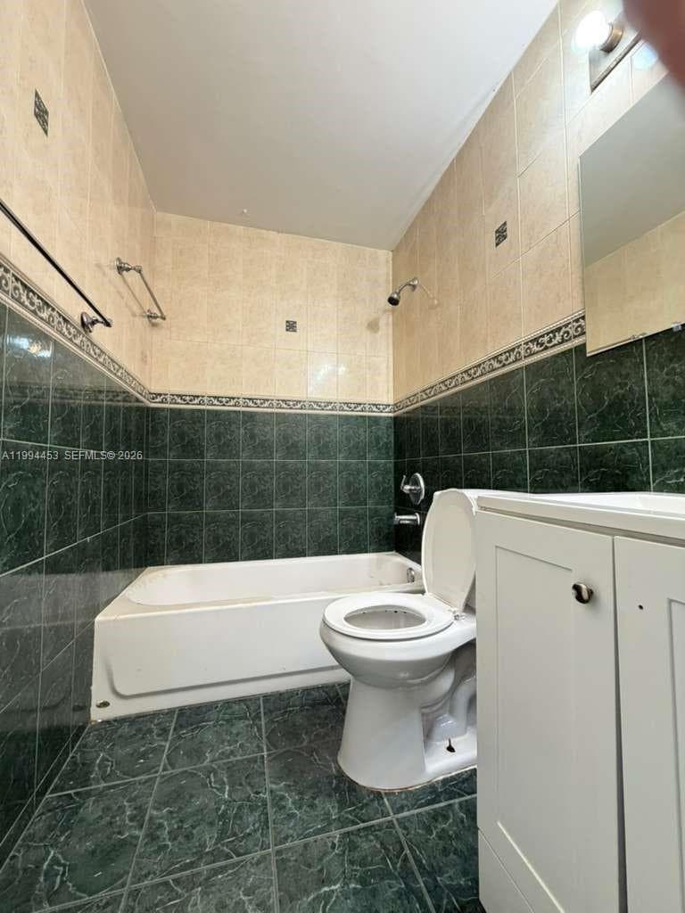 10000 NW 80th Ct # 2521, Hialeah Gardens FL 33016 — 7