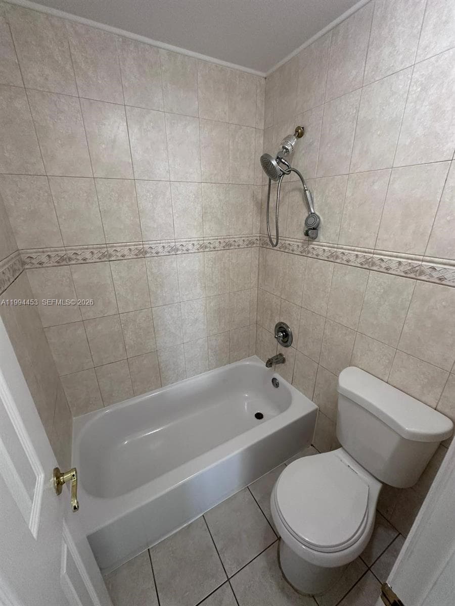 10000 NW 80th Ct # 2521, Hialeah Gardens FL 33016 — 10