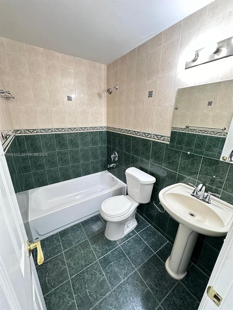 10000 NW 80th Ct # 2521, Hialeah Gardens FL 33016 — 8