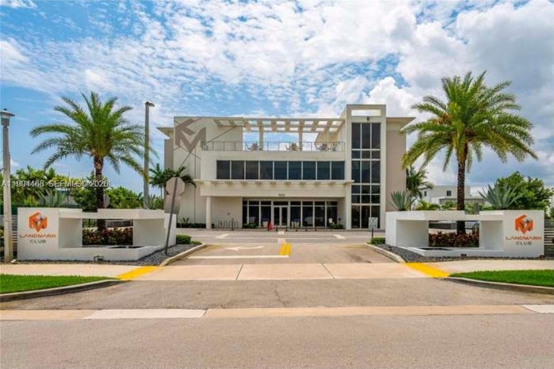 Landmark At Doral Condo N, Doral, FL — 33