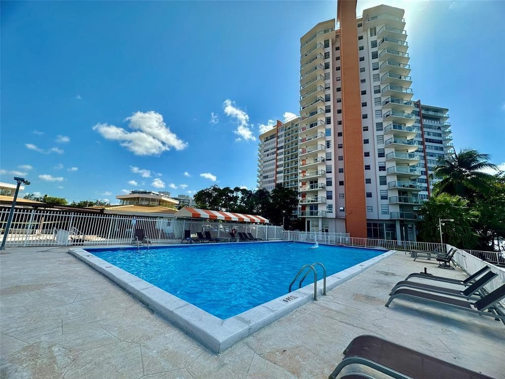 1301 NE Miami Gardens Drive # 514w, Miami FL 33179 — 13