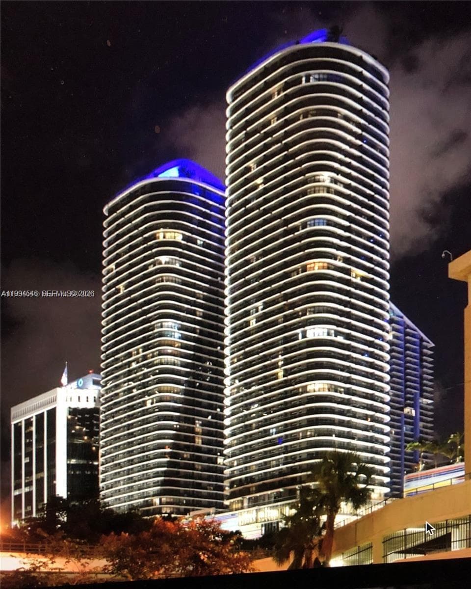 55 SW 9th St # 1001, Miami FL 33130 — 1