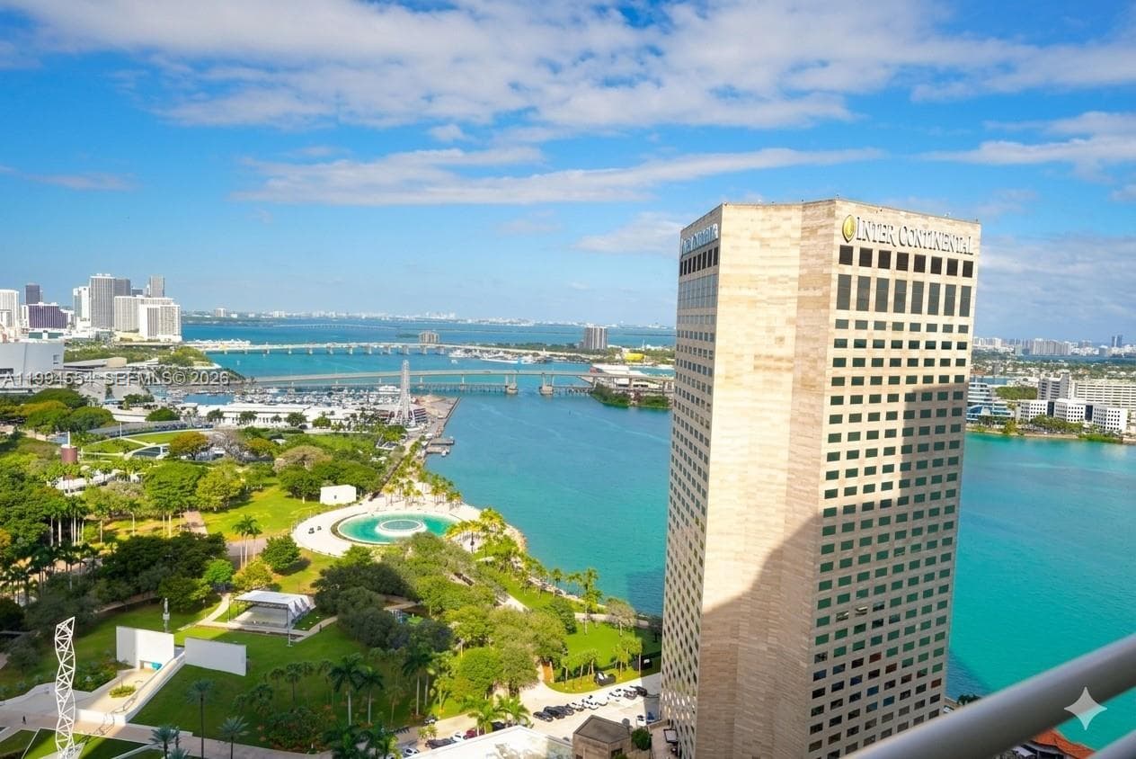 325 S Biscayne Blvd # 3314, Miami FL 33131 — 2
