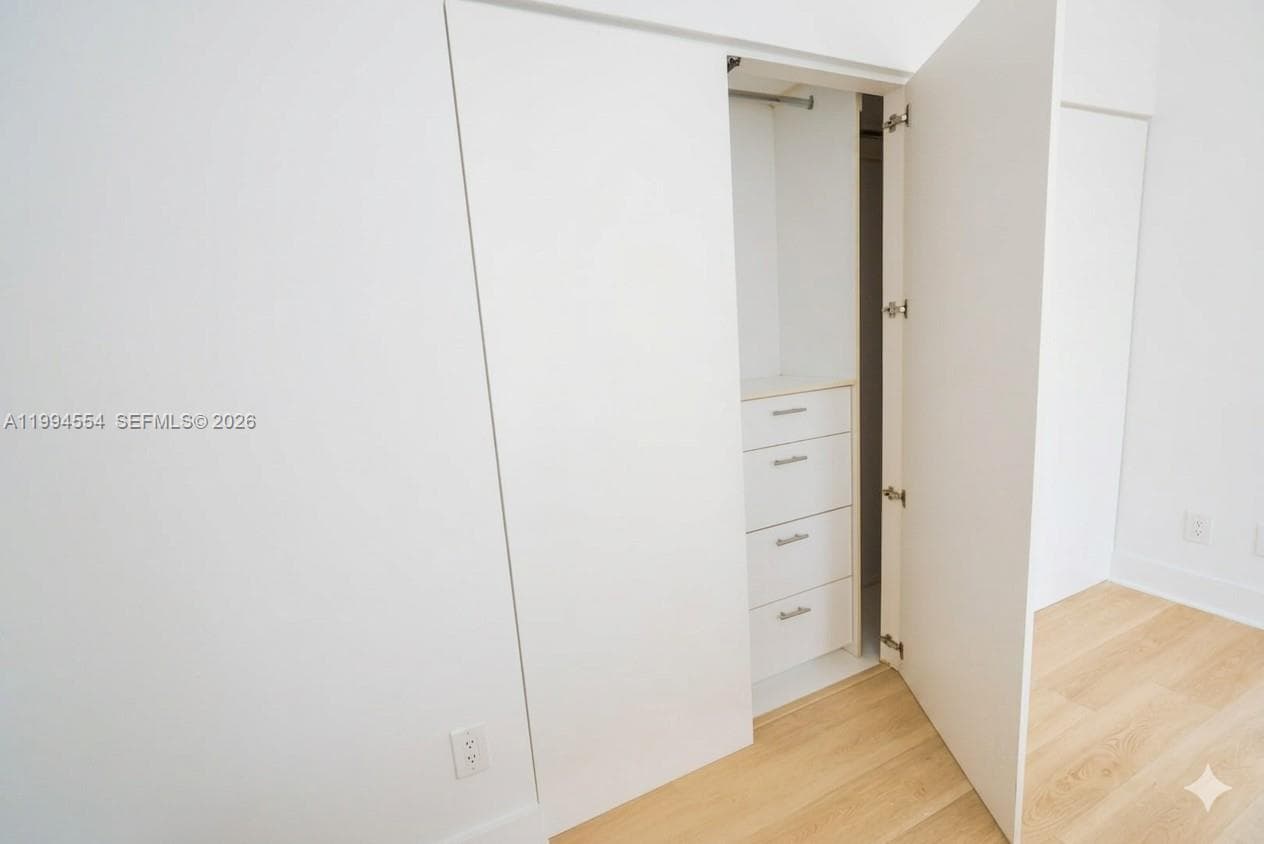 325 S Biscayne Blvd # 3314, Miami FL 33131 — 17