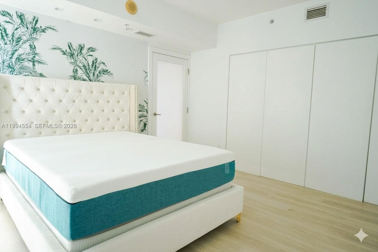 325 S Biscayne Blvd # 3314, Miami FL 33131 — 16