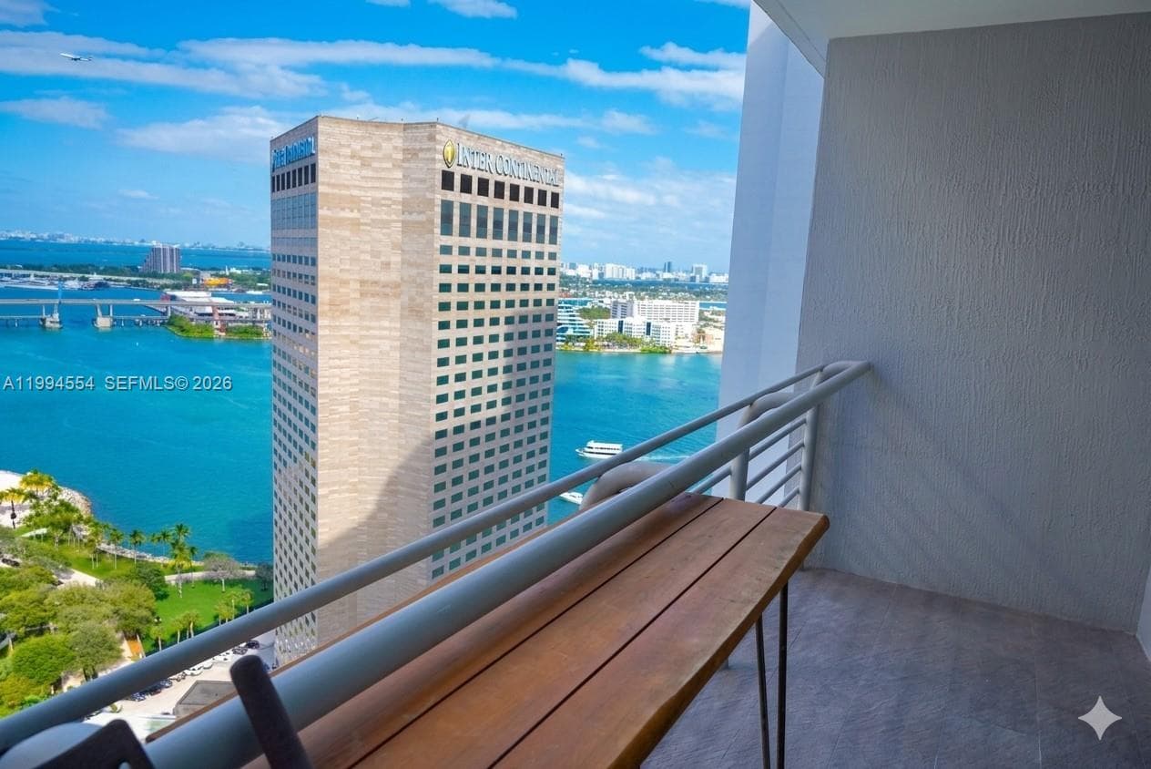 325 S Biscayne Blvd # 3314, Miami FL 33131 — 3