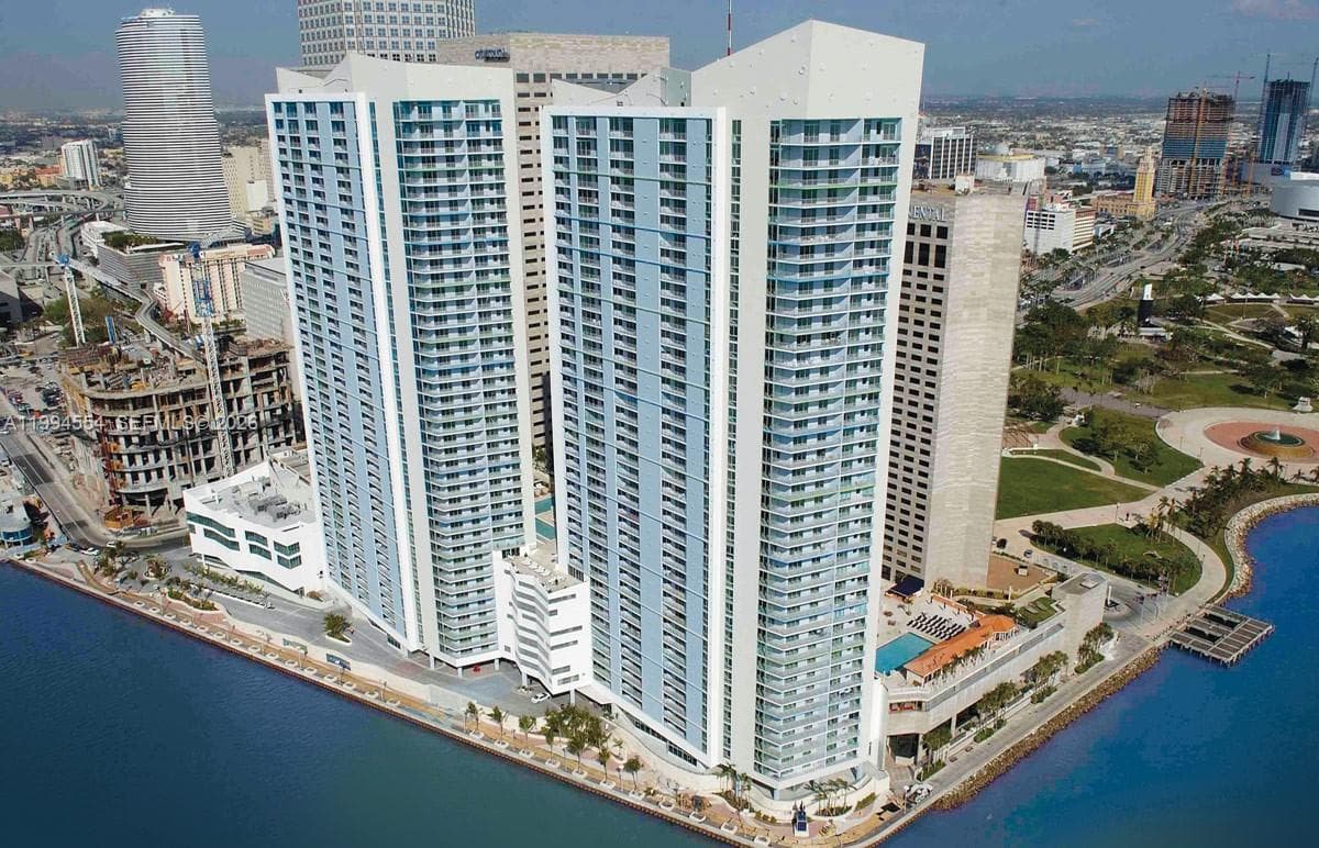 325 S Biscayne Blvd # 3314, Miami FL 33131 — 1