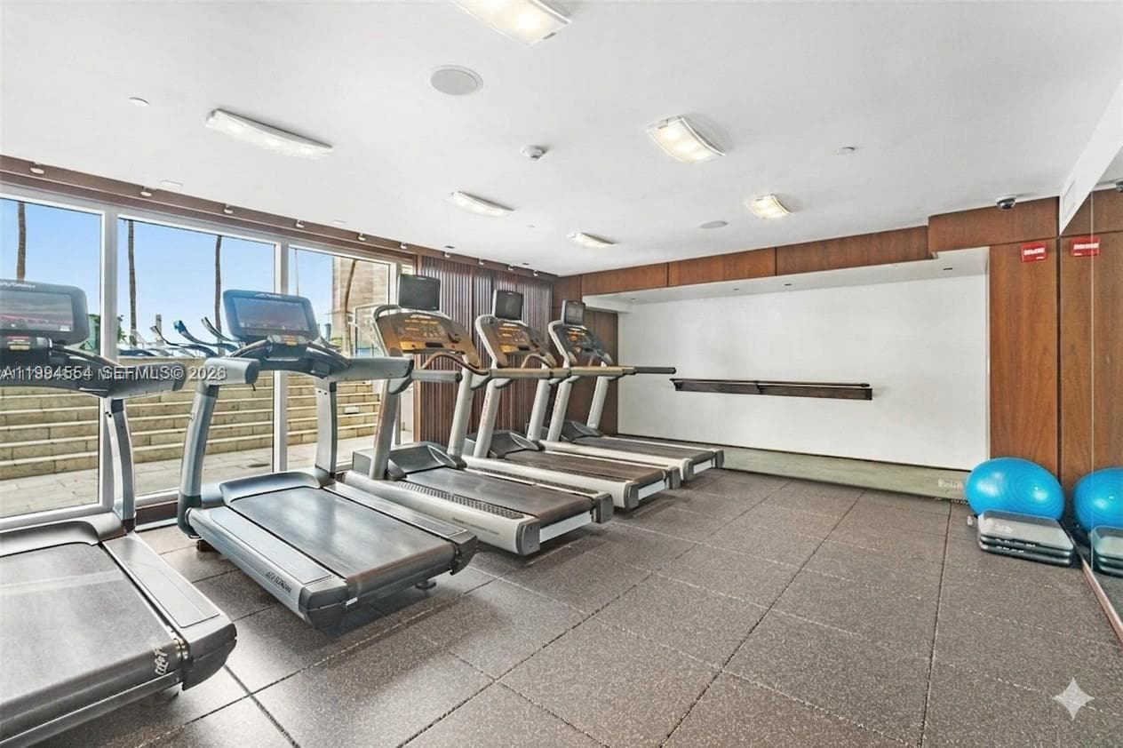 325 S Biscayne Blvd # 3314, Miami FL 33131 — 24